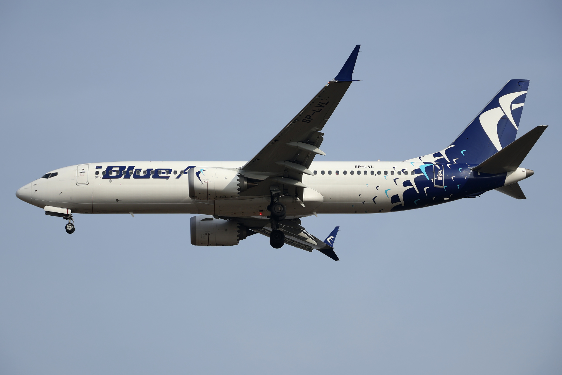 SP-LVL (Blue Air) (Samoloty » Spotting na EPWA » Boeing 737-8 MAX » Polskie Linie Lotnicze LOT)