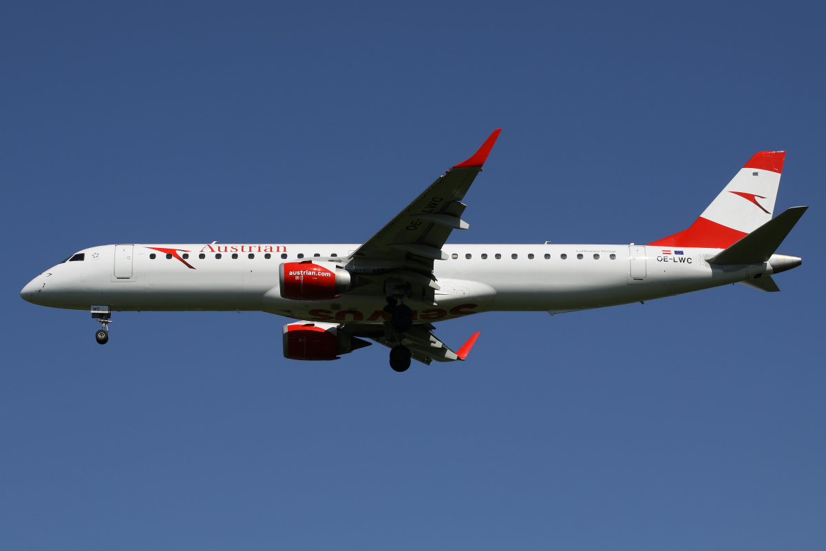 OE-LWC (Samoloty » Spotting na EPWA » Embraer E195 » Austrian Airlines)