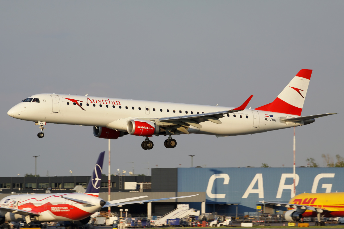OE-LWG (Samoloty » Spotting na EPWA » Embraer E195 » Austrian Airlines)