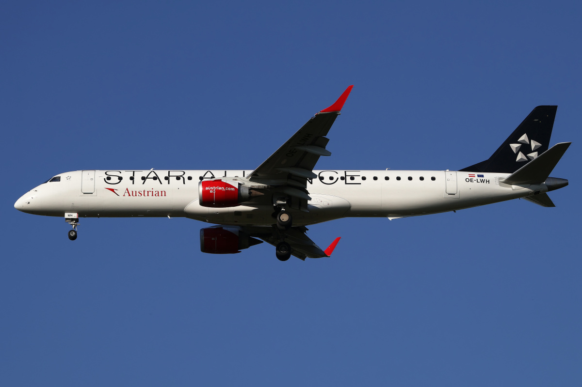 OE-LWH (Star Alliance livery) (Aircraft » EPWA Spotting » Embraer E195 (ERJ-190-200) » Austrian Airlines)