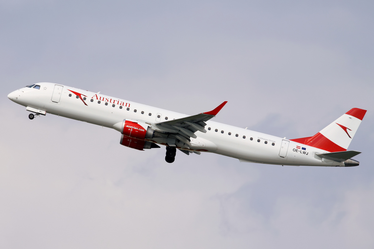 OE-LWJ (Samoloty » Spotting na EPWA » Embraer E195 » Austrian Airlines)