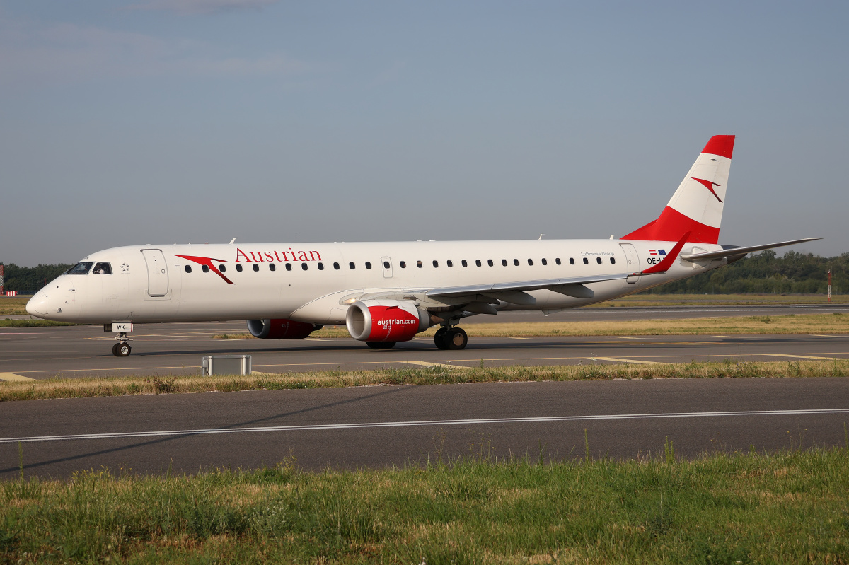 OE-LWK (Samoloty » Spotting na EPWA » Embraer E195 » Austrian Airlines)