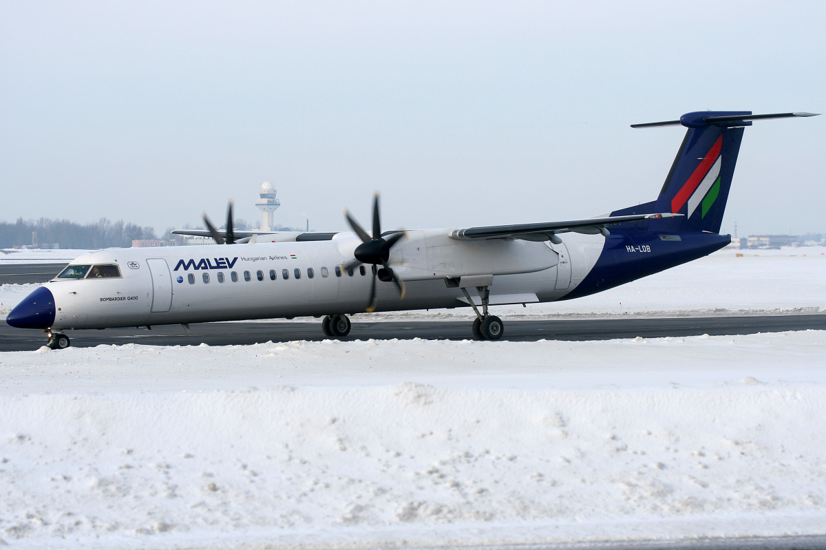 HA-LQB (Aircraft » EPWA Spotting » De Havilland Canada DHC-8 Dash 8 » Malév Hungarian Airlines)