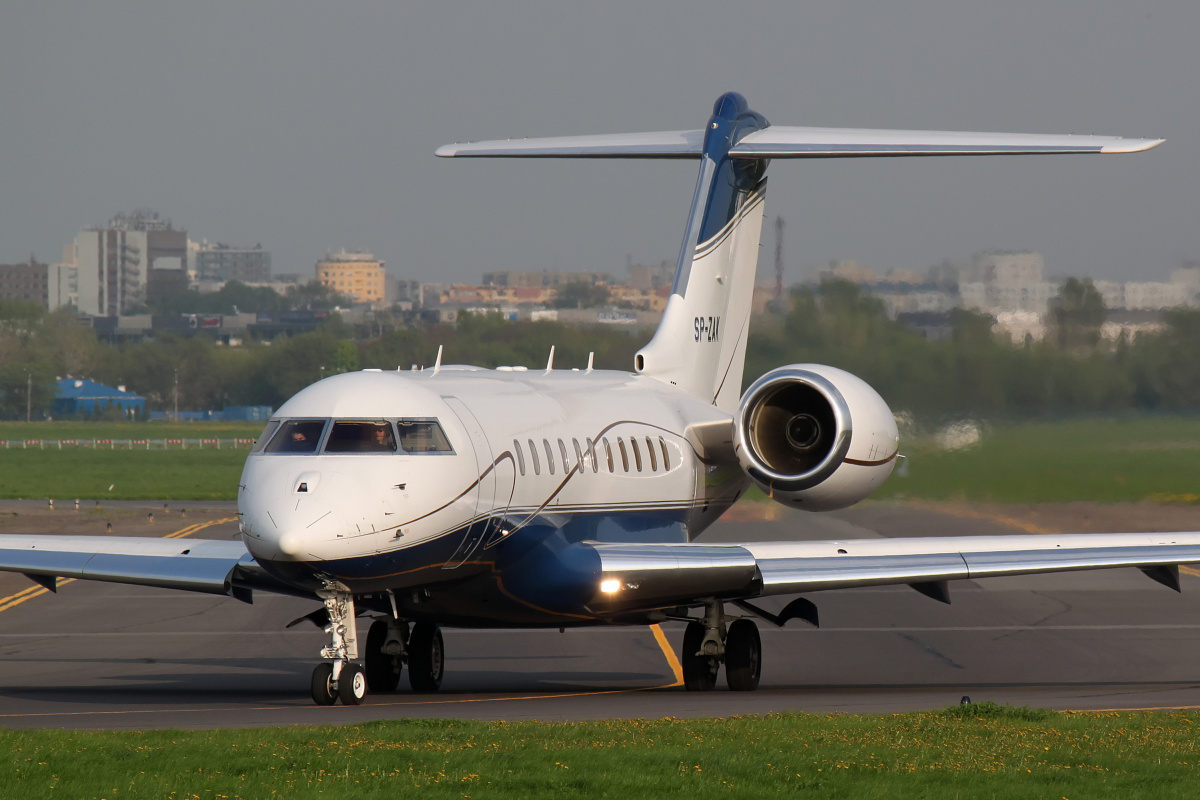 Global 5000, SP-ZAK (Aircraft » EPWA Spotting » Bombardier BD-700 Global Express » Jet Service/Blue Jet/Jet Story)