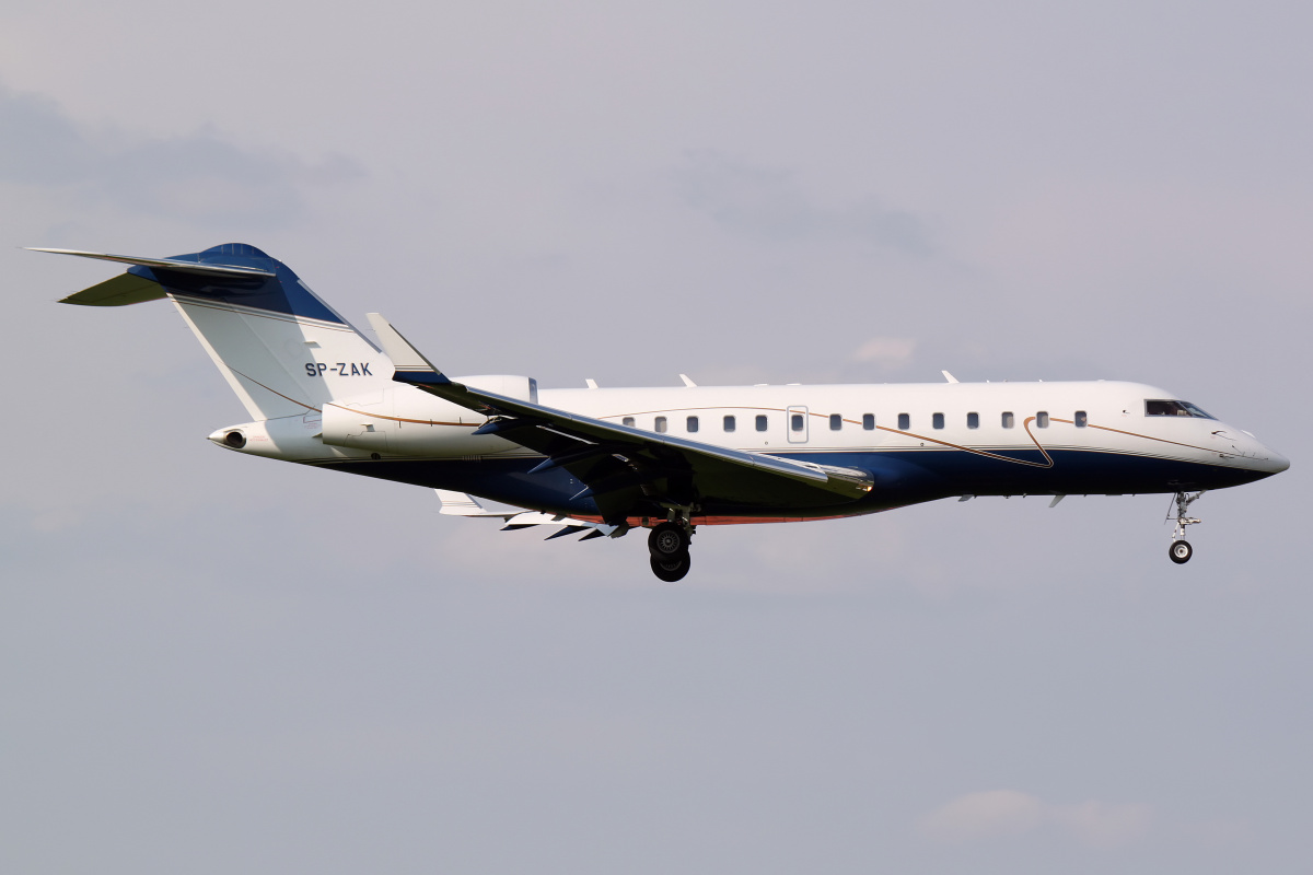 Global 5000, SP-ZAK (Aircraft » EPWA Spotting » Bombardier BD-700 Global Express » Jet Service/Blue Jet/Jet Story)