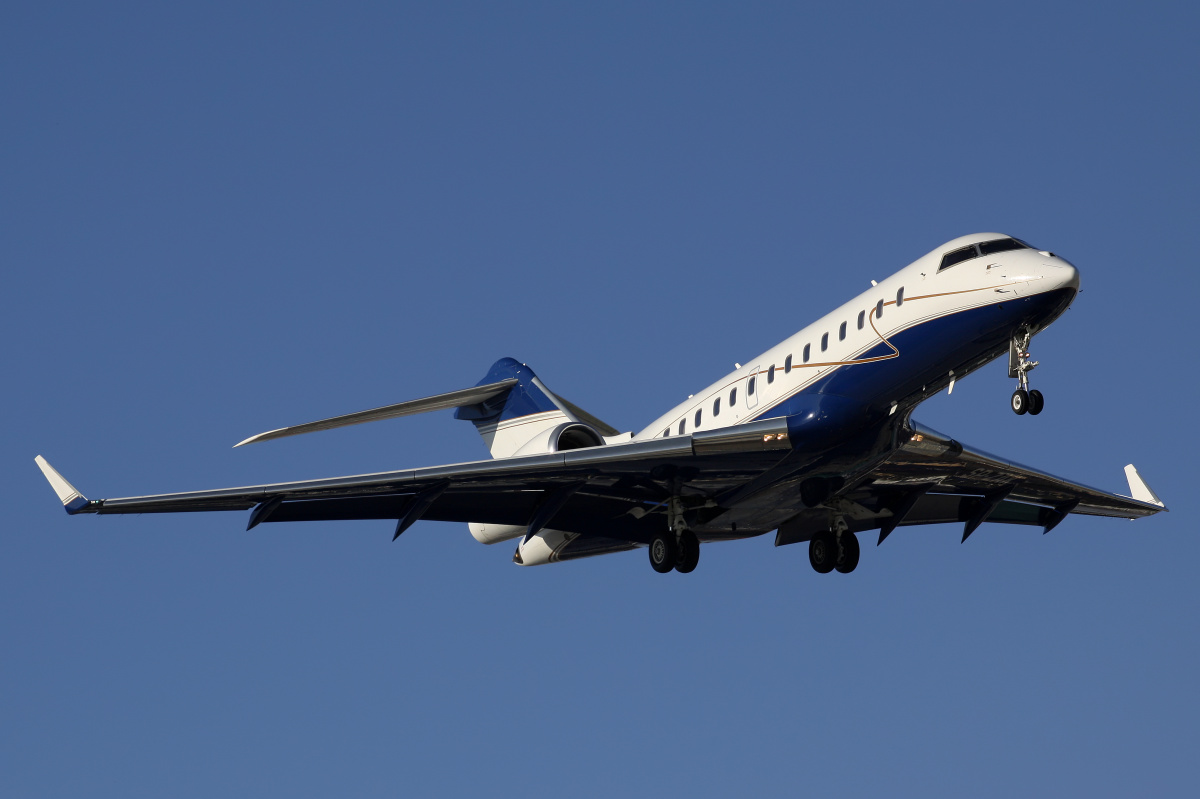 Global 5000, SP-ZAK (Aircraft » EPWA Spotting » Bombardier BD-700 Global Express » Jet Service/Blue Jet/Jet Story)