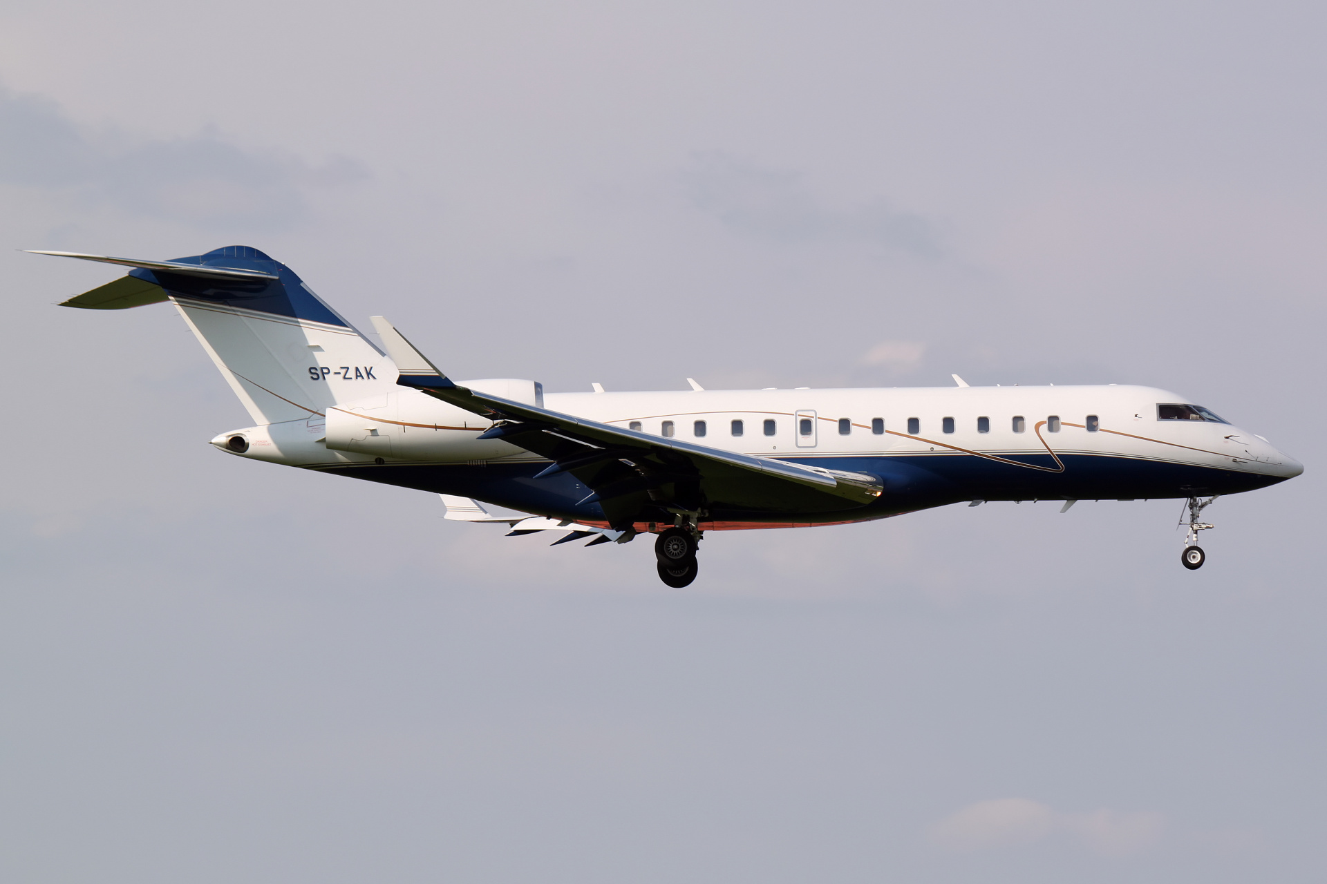 Global 5000, SP-ZAK (Samoloty » Spotting na EPWA » Bombardier BD-700 Global Express » Jet Service)