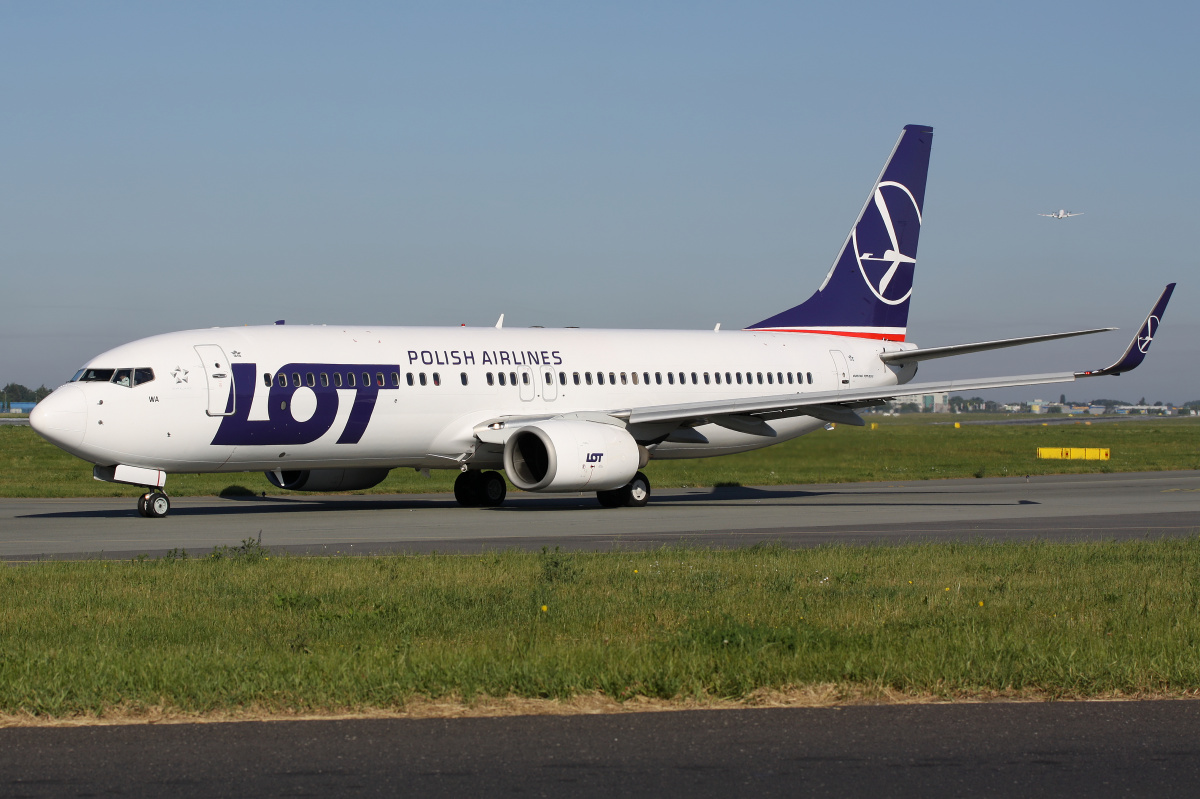 SP-LWA (Aircraft » EPWA Spotting » Boeing 737-800 » LOT Polish Airlines)