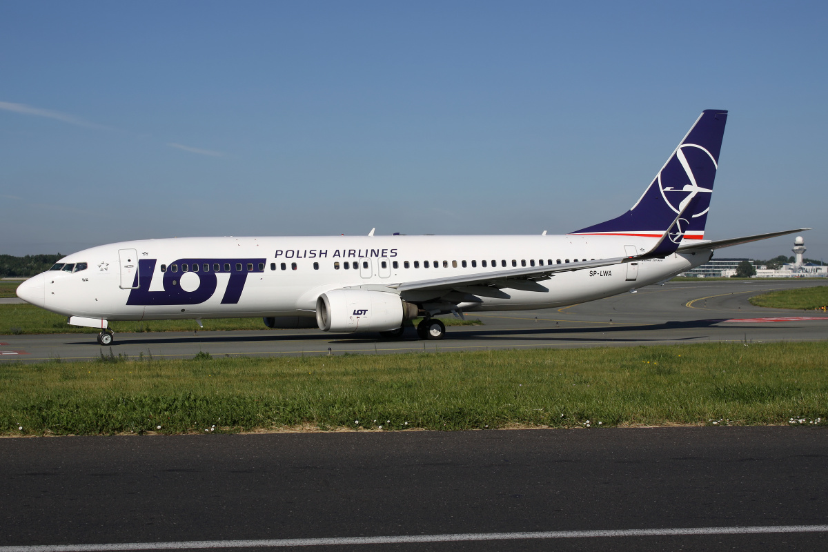 SP-LWA (Aircraft » EPWA Spotting » Boeing 737-800 » LOT Polish Airlines)