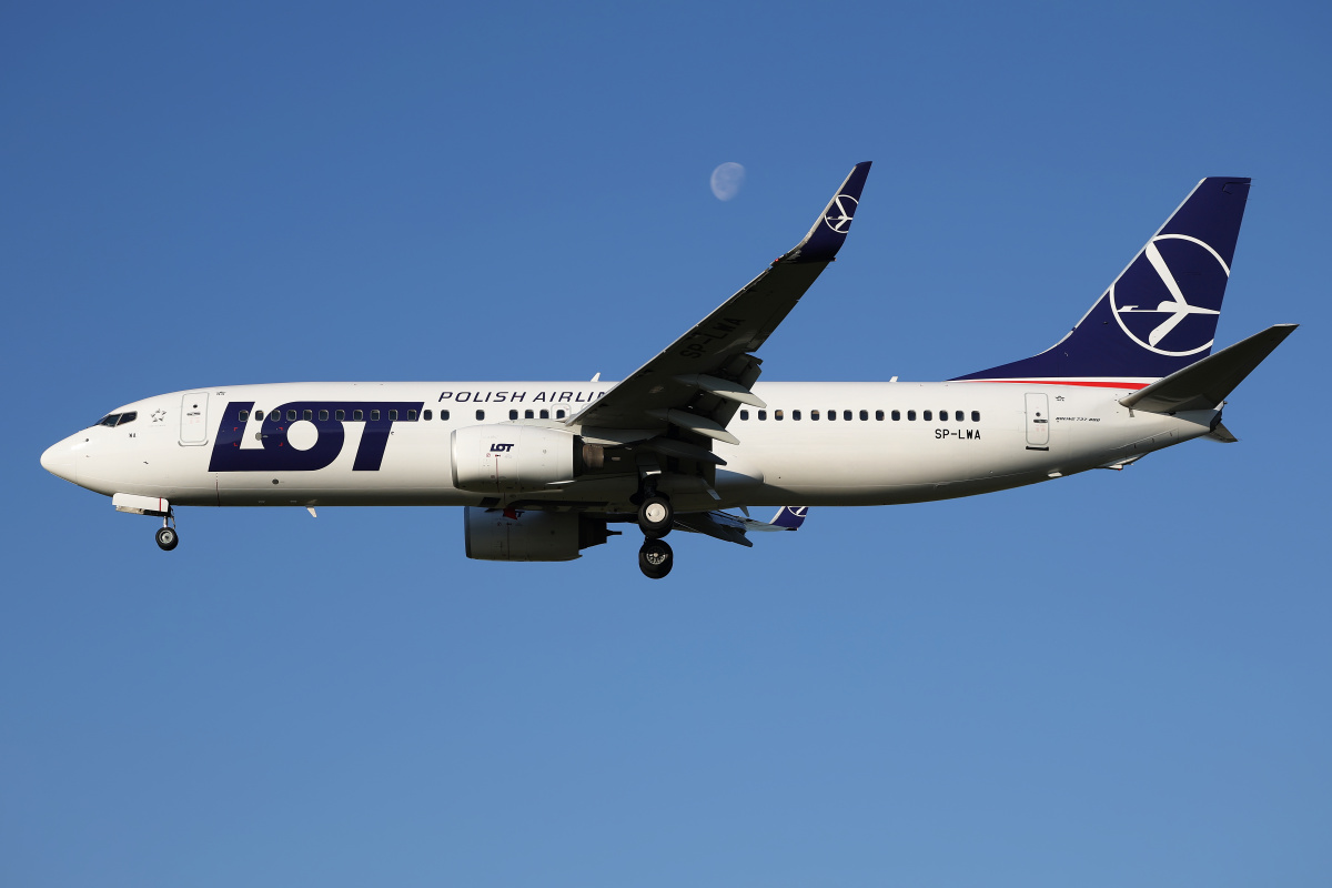 SP-LWA (updated livery) (Aircraft » EPWA Spotting » Boeing 737-800 » LOT Polish Airlines)