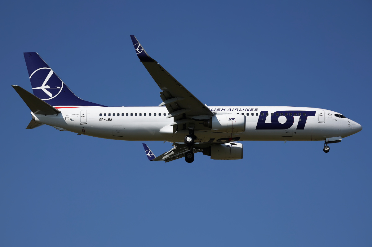 SP-LWA (updated livery) (Aircraft » EPWA Spotting » Boeing 737-800 » LOT Polish Airlines)