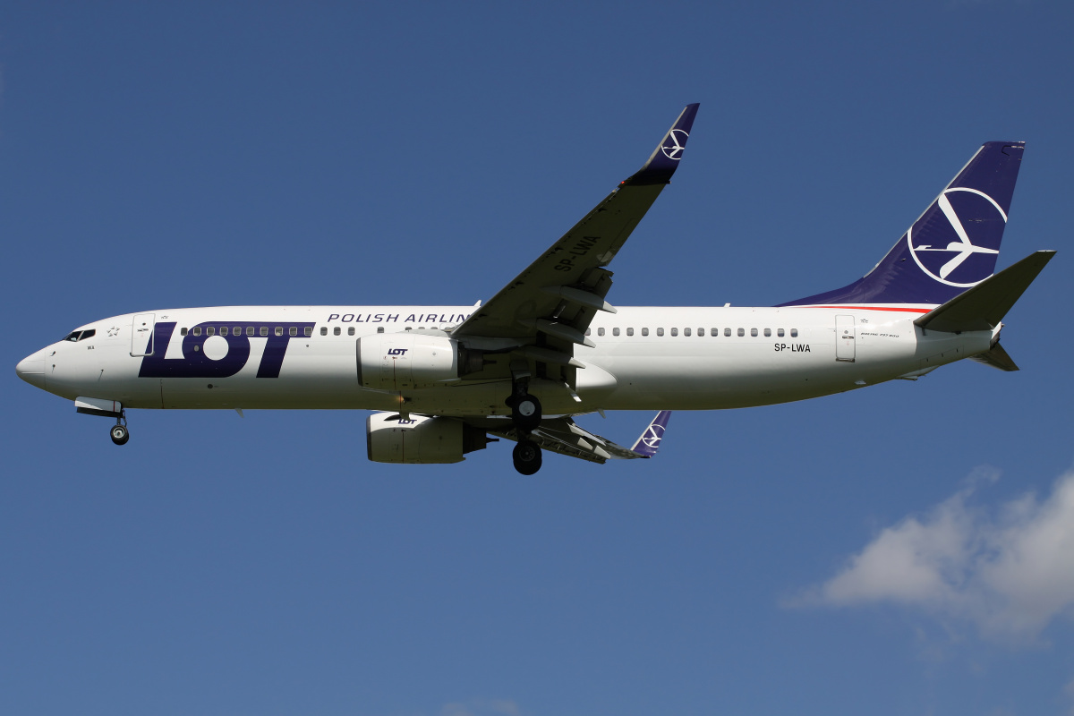 SP-LWA (Aircraft » EPWA Spotting » Boeing 737-800 » LOT Polish Airlines)