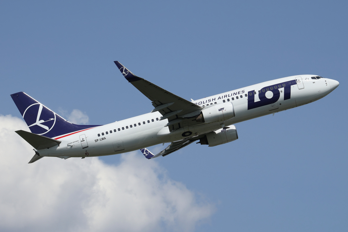 SP-LWA (Aircraft » EPWA Spotting » Boeing 737-800 » LOT Polish Airlines)