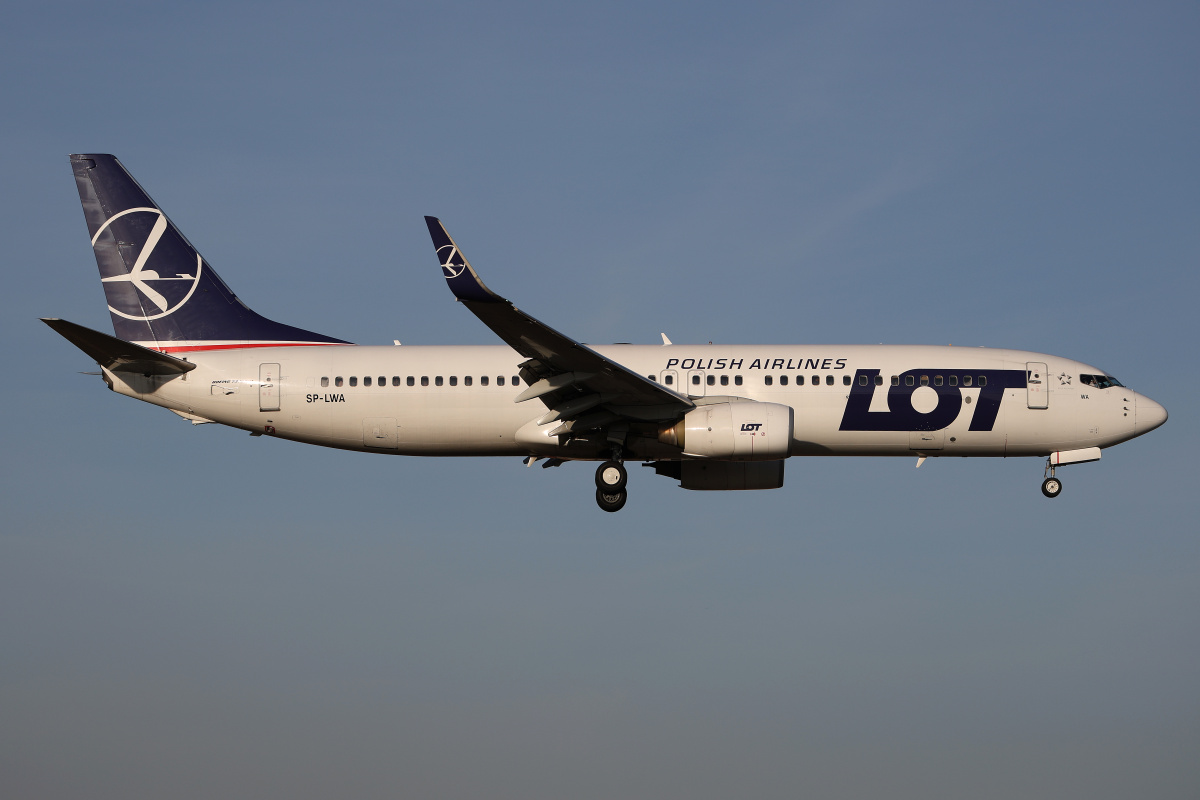 SP-LWA (Samoloty » Spotting na EPWA » Boeing 737-800 » Polskie Linie Lotnicze LOT)