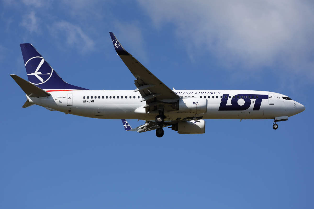 SP-LWB (updated livery) (Aircraft » EPWA Spotting » Boeing 737-800 » LOT Polish Airlines)