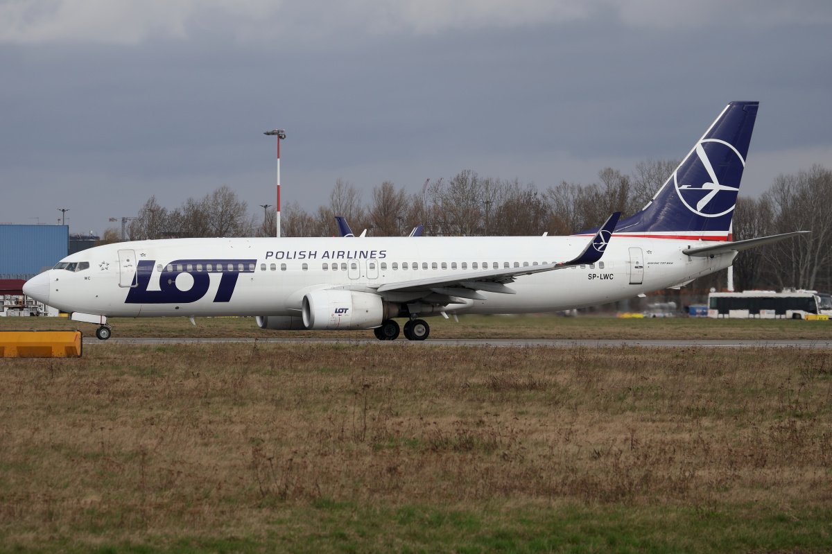 SP-LWC (Samoloty » Spotting na EPWA » Boeing 737-800 » Polskie Linie Lotnicze LOT)