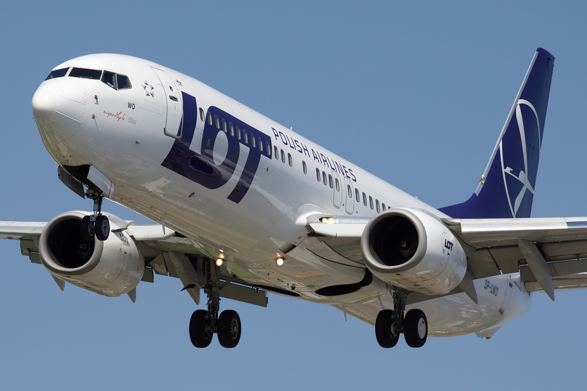 SP-LWD ("Niepodległa" sticker) (Aircraft » EPWA Spotting » Boeing 737-800 » LOT Polish Airlines)