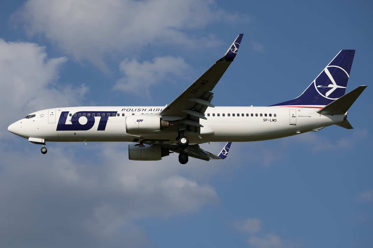 SP-LWD (updated livery) (Aircraft » EPWA Spotting » Boeing 737-800 » LOT Polish Airlines)