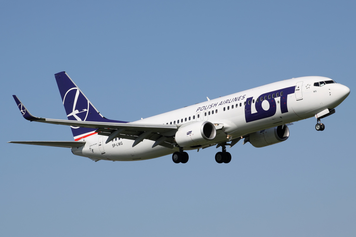 SP-LWG (Aircraft » EPWA Spotting » Boeing 737-800 » LOT Polish Airlines)