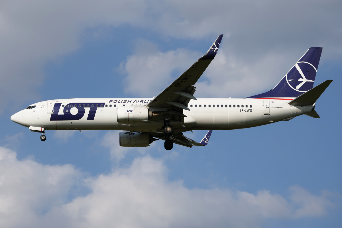 SP-LWG (Aircraft » EPWA Spotting » Boeing 737-800 » LOT Polish Airlines)