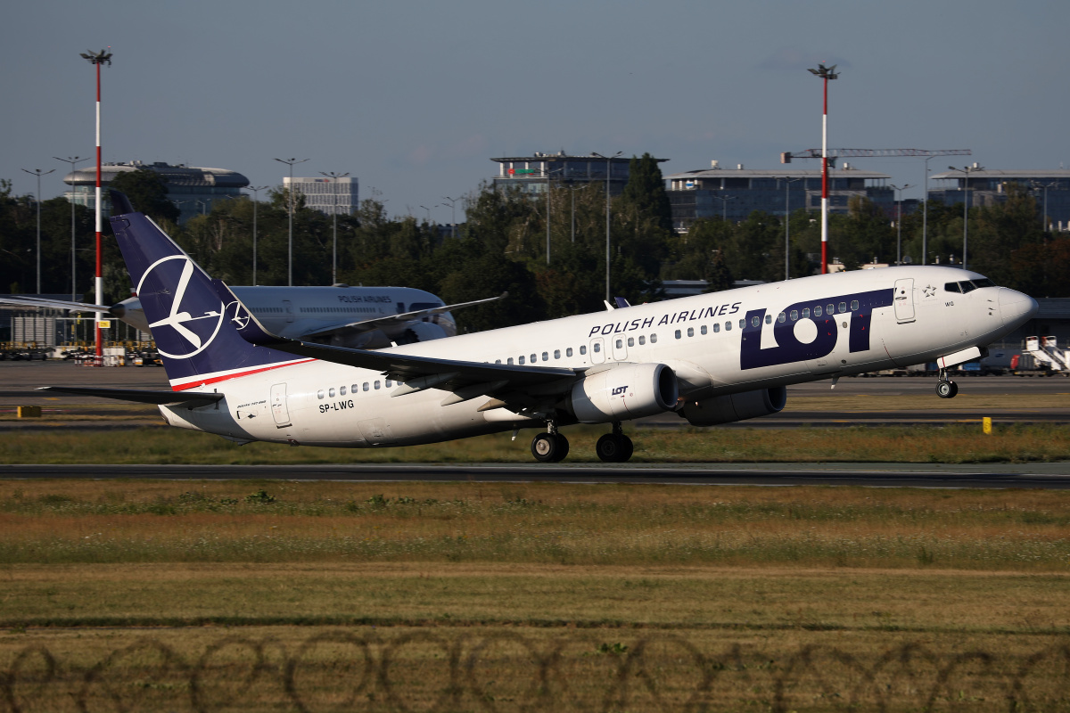 SP-LWG (Samoloty » Spotting na EPWA » Boeing 737-800 » Polskie Linie Lotnicze LOT)