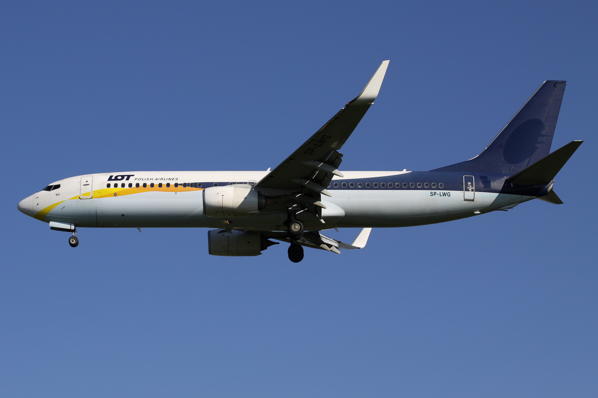 SP-LWG (Jet Airways) (Samoloty » Spotting na EPWA » Boeing 737-800 » Polskie Linie Lotnicze LOT)