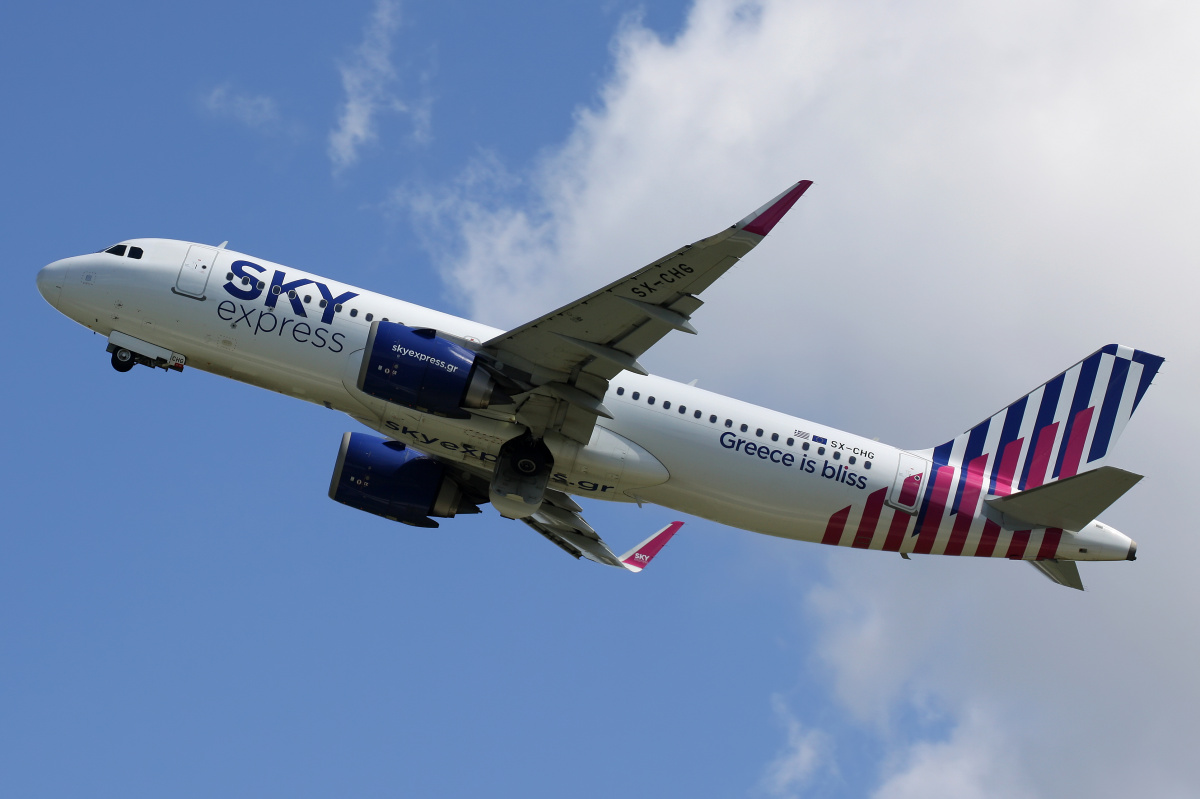 SX-CHG (Aircraft » EPWA Spotting » Airbus A320neo » SKY Express)