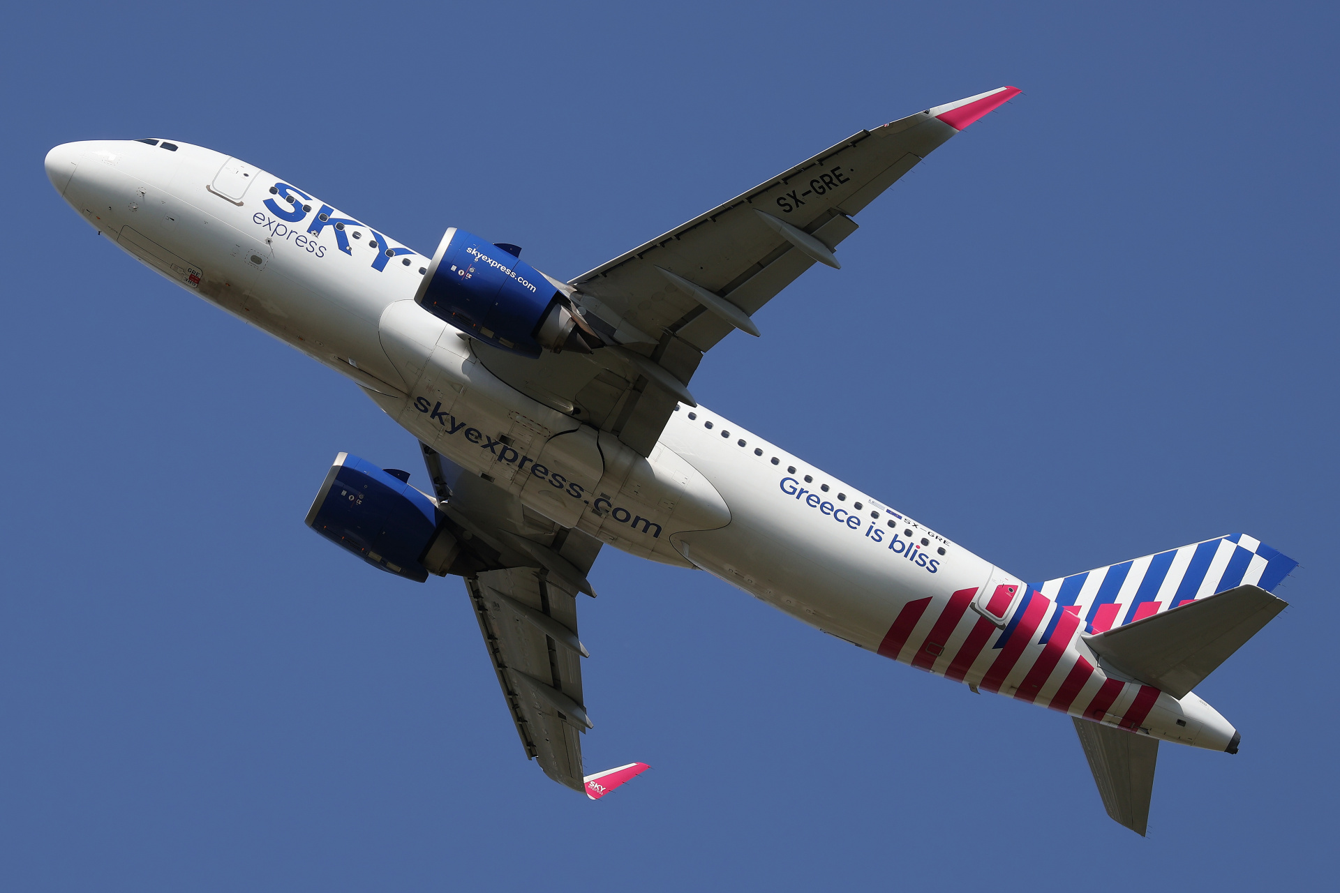 SX-GRE (Samoloty » Spotting na EPWA » Airbus A320neo » SKY Express)