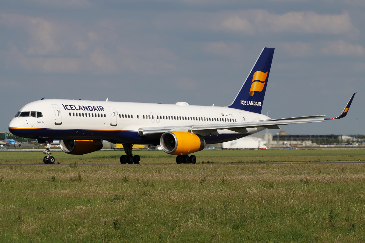 TF-ISV, Icelandair (Aircraft » Schiphol Spotting » Boeing 757-200)