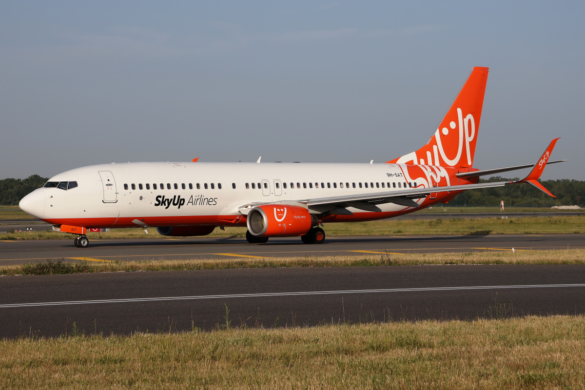 9H-SAT (Samoloty » Spotting na EPWA » Boeing 737-800 » SkyUp Airlines)