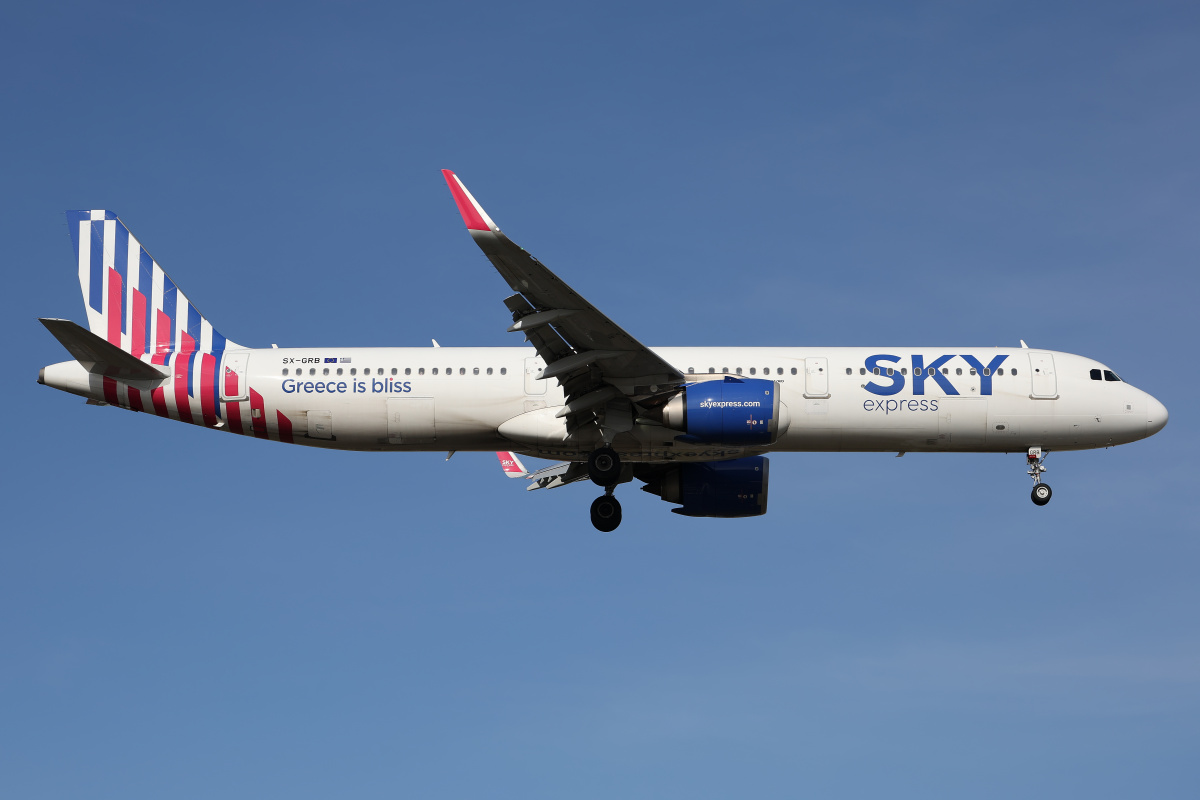 SX-GRB, SKY Express (Samoloty » Spotting na EPWA » Airbus A321neo)