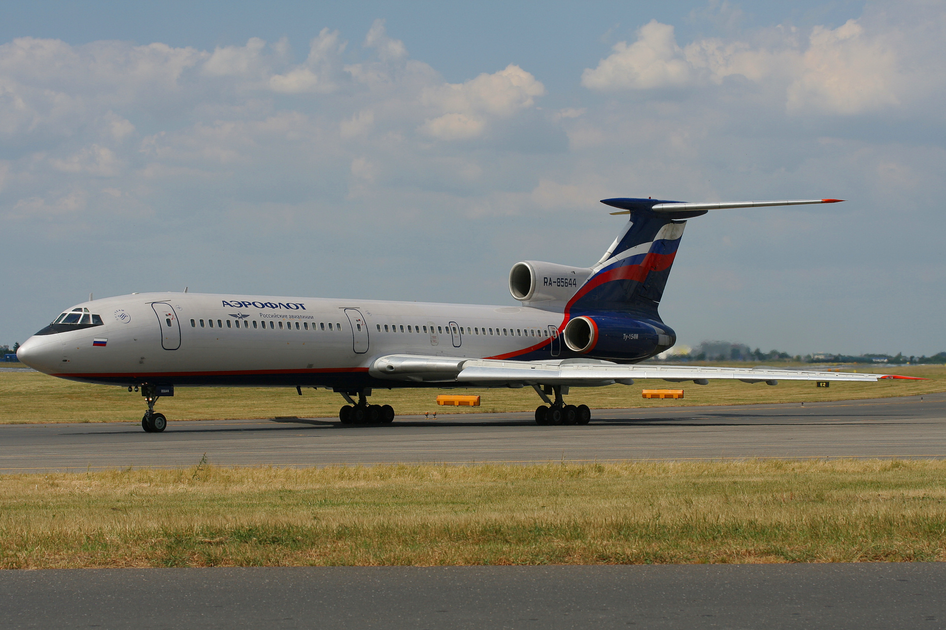 RA-85644 (Aircraft » EPWA Spotting » Tupolev Tu-154M » Aeroflot Russian Airlines)