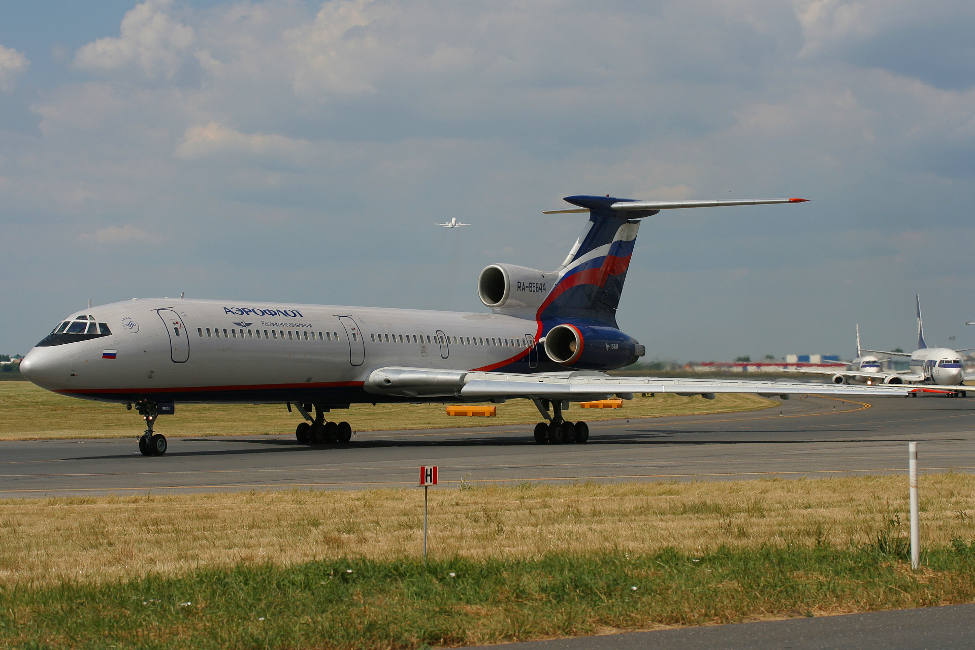 RA-85644 (Samoloty » Spotting na EPWA » Tupolew Tu-154M » Aeroflot Russian Airlines)