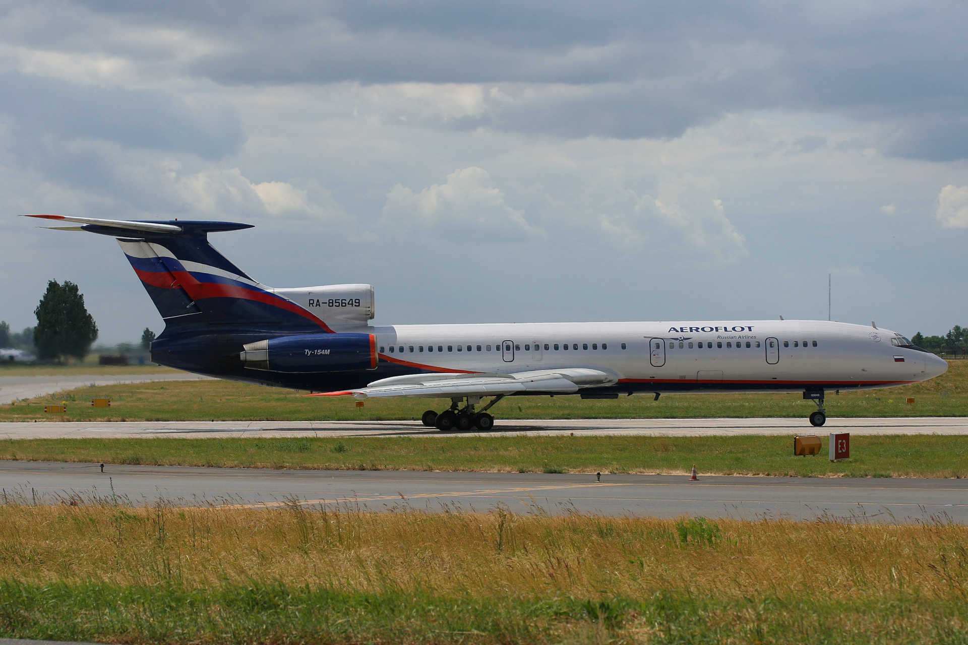 RA-85649 (Samoloty » Spotting na EPWA » Tupolew Tu-154M » Aeroflot Russian Airlines)