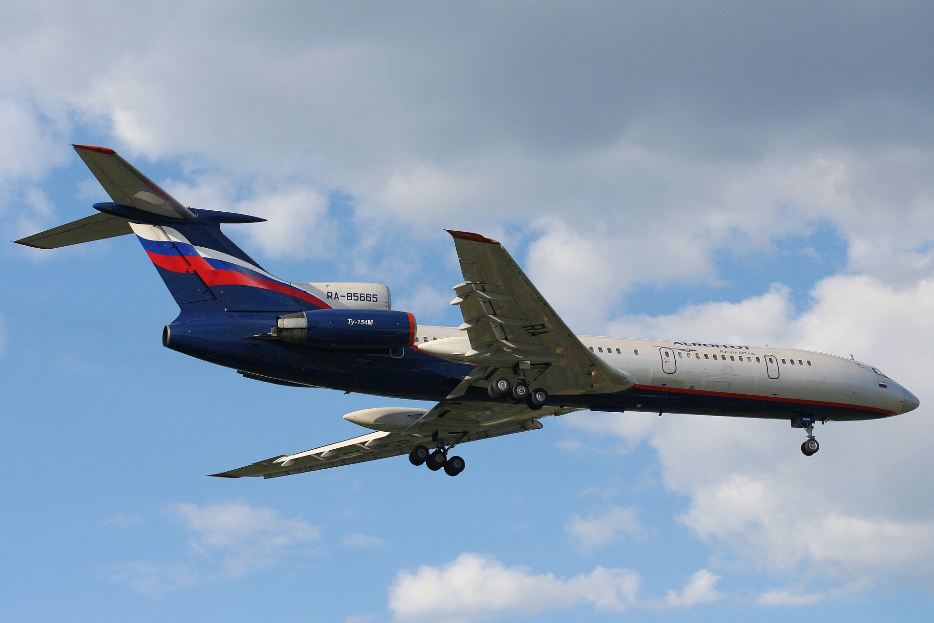 RA-85665 (Samoloty » Spotting na EPWA » Tupolew Tu-154M » Aeroflot Russian Airlines)