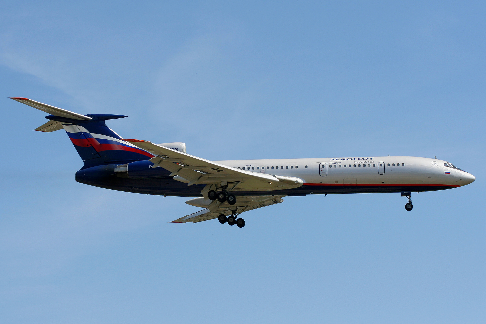 RA-85668 (Samoloty » Spotting na EPWA » Tupolew Tu-154M » Aeroflot Russian Airlines)