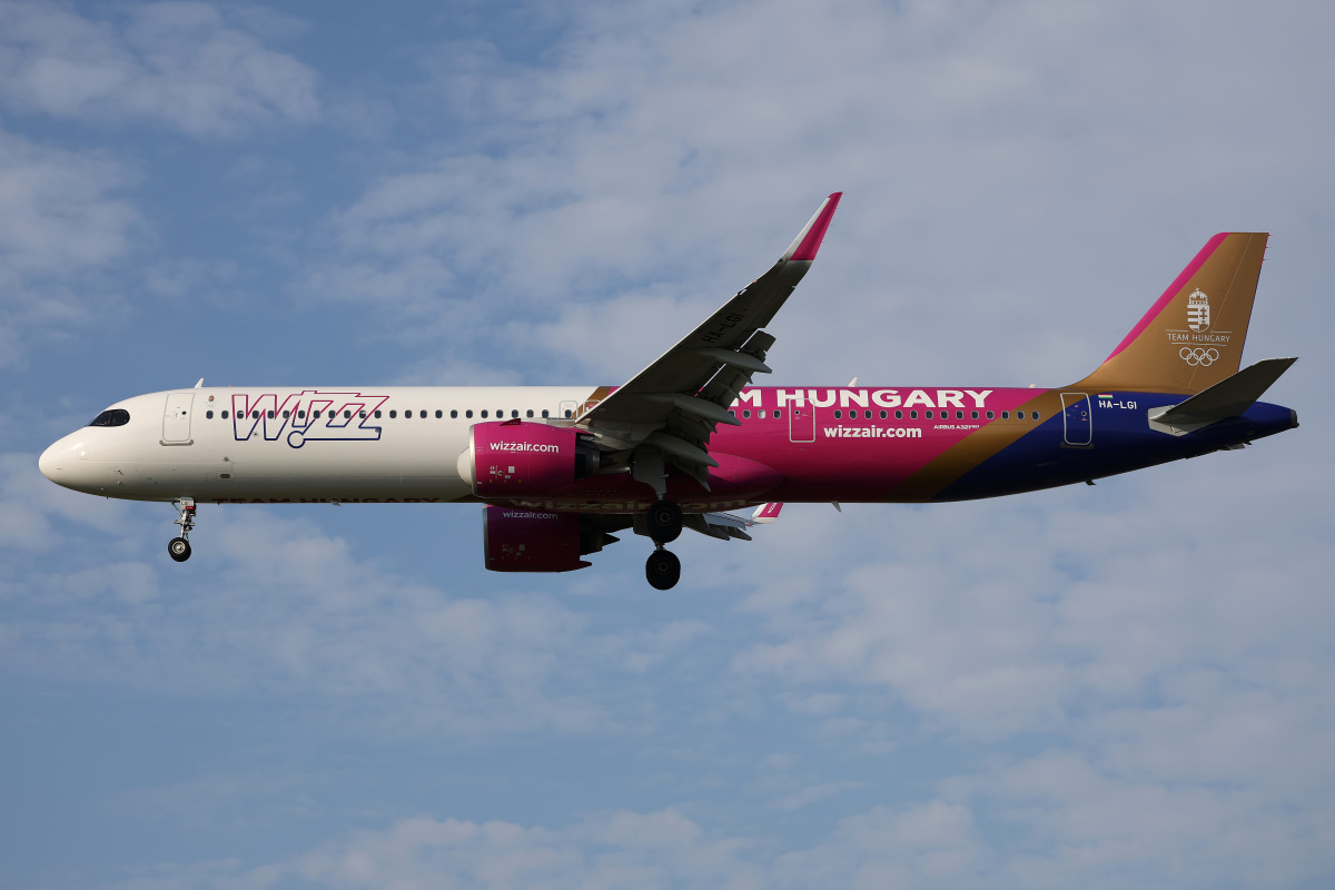 HA-LGI ("Team Hungary" livery) (Aircraft » EPWA Spotting » Airbus A321neo » Wizz Air)