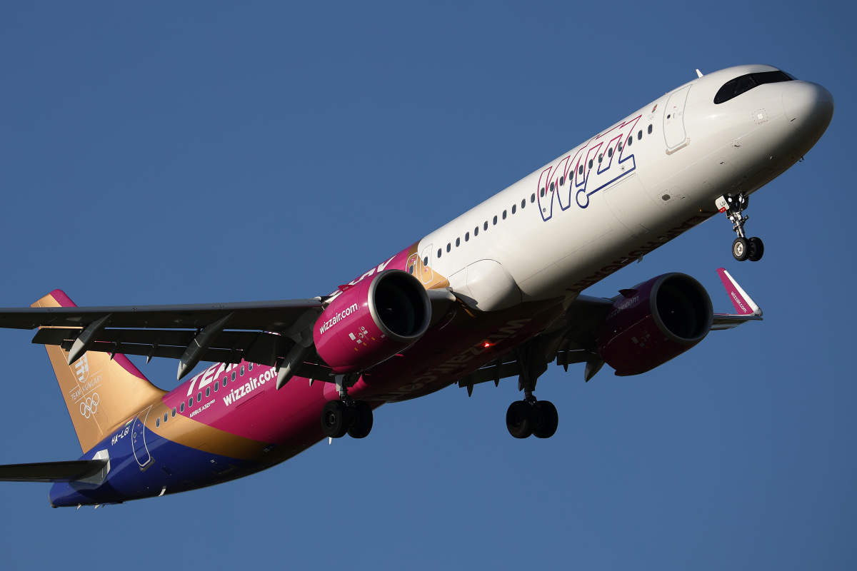 HA-LGI ("Team Hungary" livery) (Aircraft » EPWA Spotting » Airbus A321neo » Wizz Air)