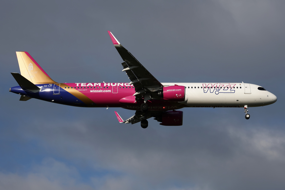 HA-LGI (malowanie Team Hungary) (Samoloty » Spotting na EPWA » Airbus A321neo » Wizz Air)