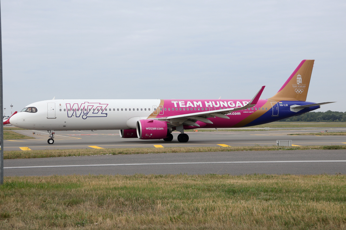 HA-LGI (Team Hungary livery) (Aircraft » EPWA Spotting » Airbus A321neo » Wizz Air)