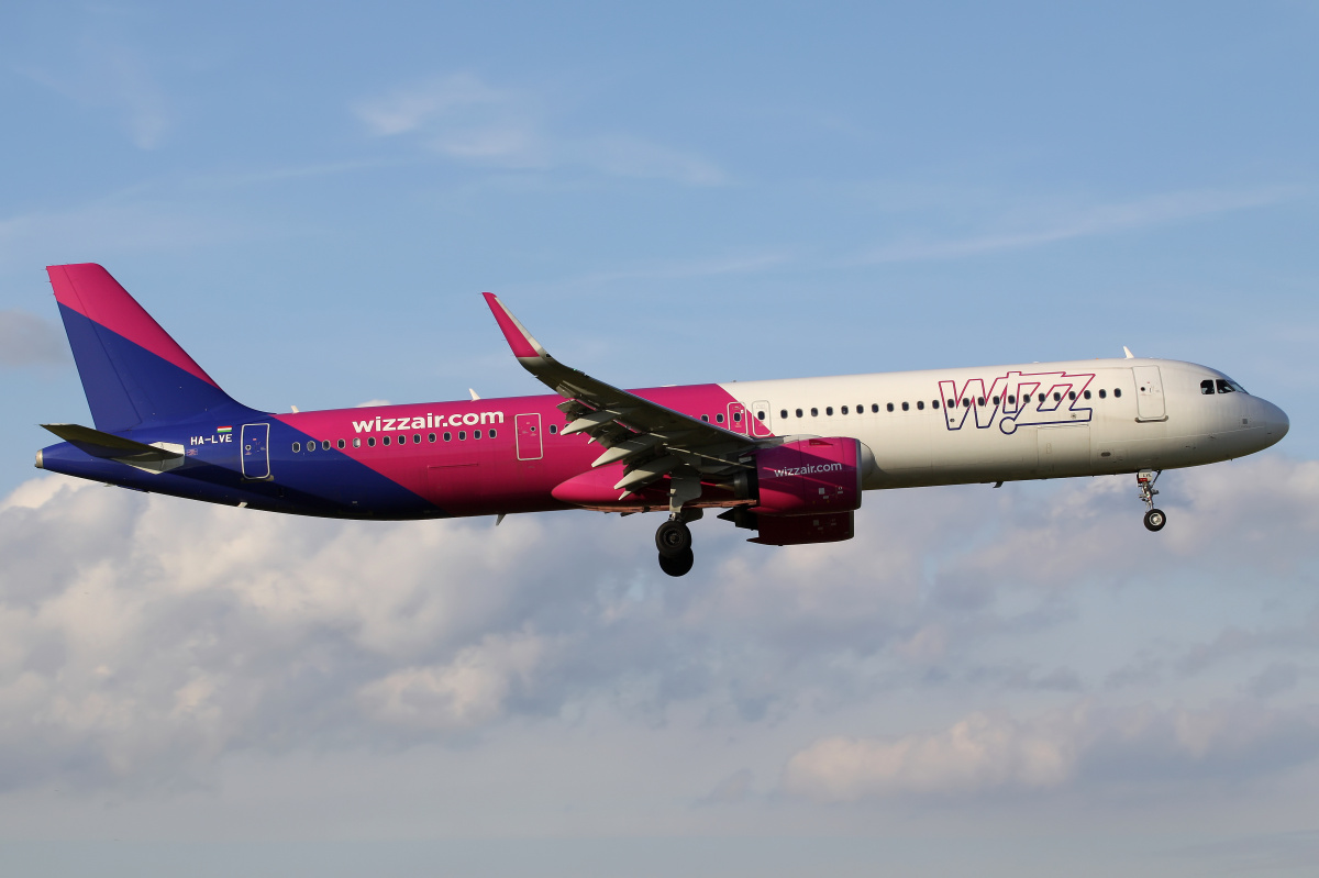 HA-LVE (Aircraft » EPWA Spotting » Airbus A321neo » Wizz Air)