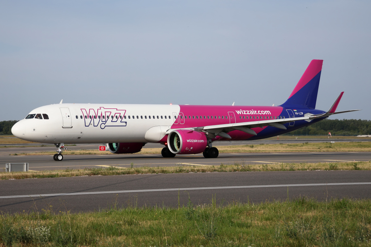 HA-LZW (Samoloty » Spotting na EPWA » Airbus A321neo » Wizz Air)