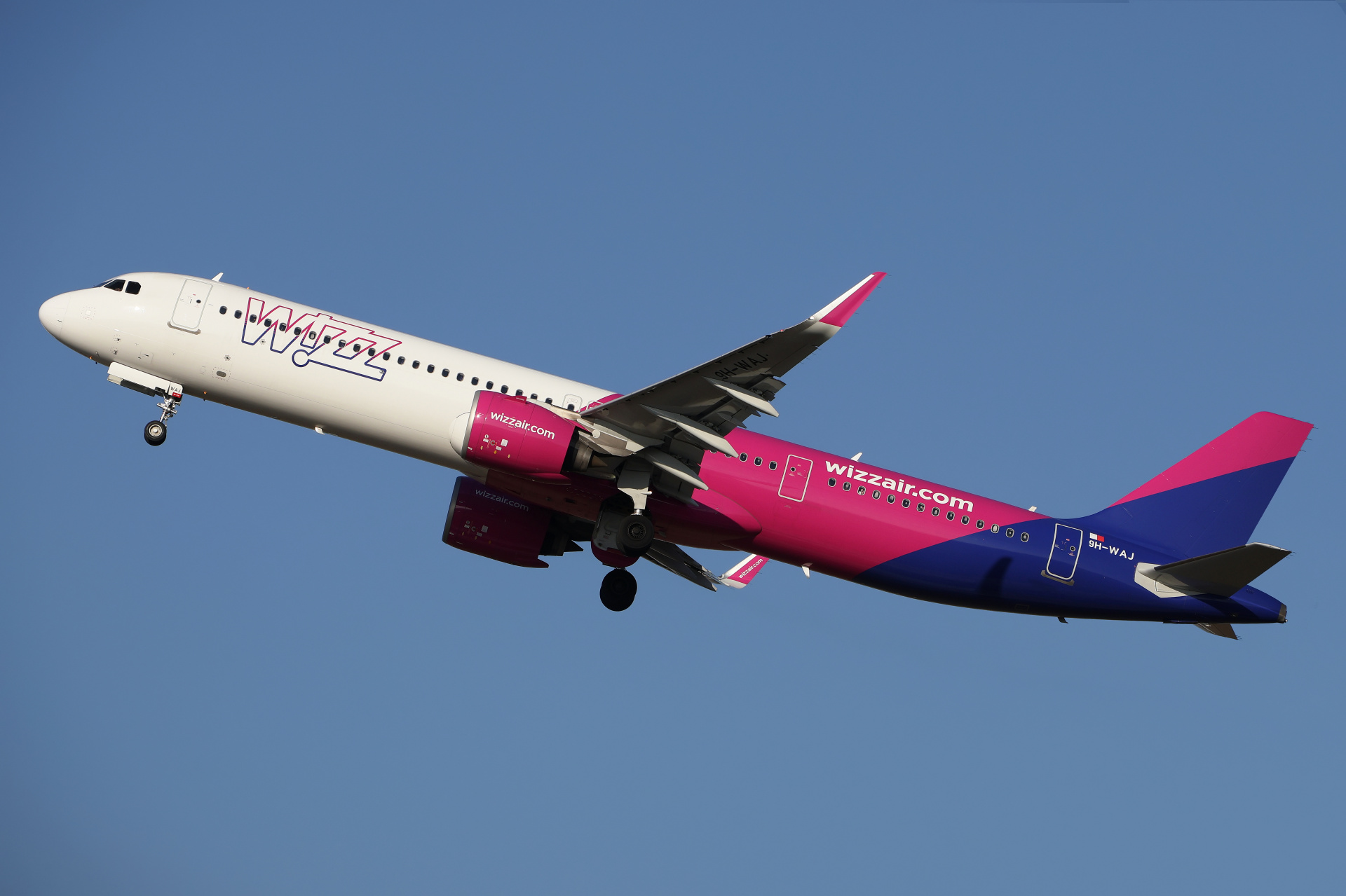 9H-WAJ, Wizz Air Malta (Samoloty » Spotting na EPWA » Airbus A321neo » Wizz Air)