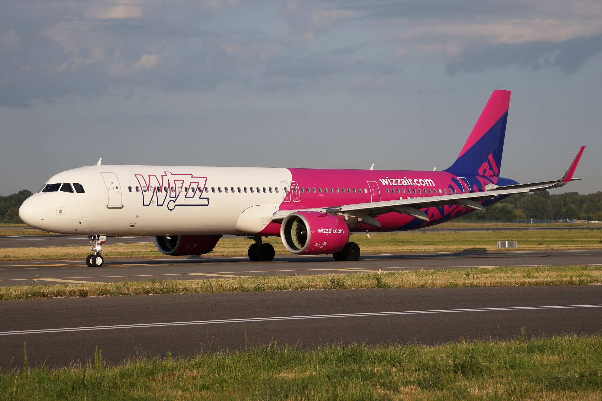 9H-WDV, Wizz Air Malta (Wizz Air Abu Dhabi livery) (Aircraft » EPWA Spotting » Airbus A321neo » Wizz Air)