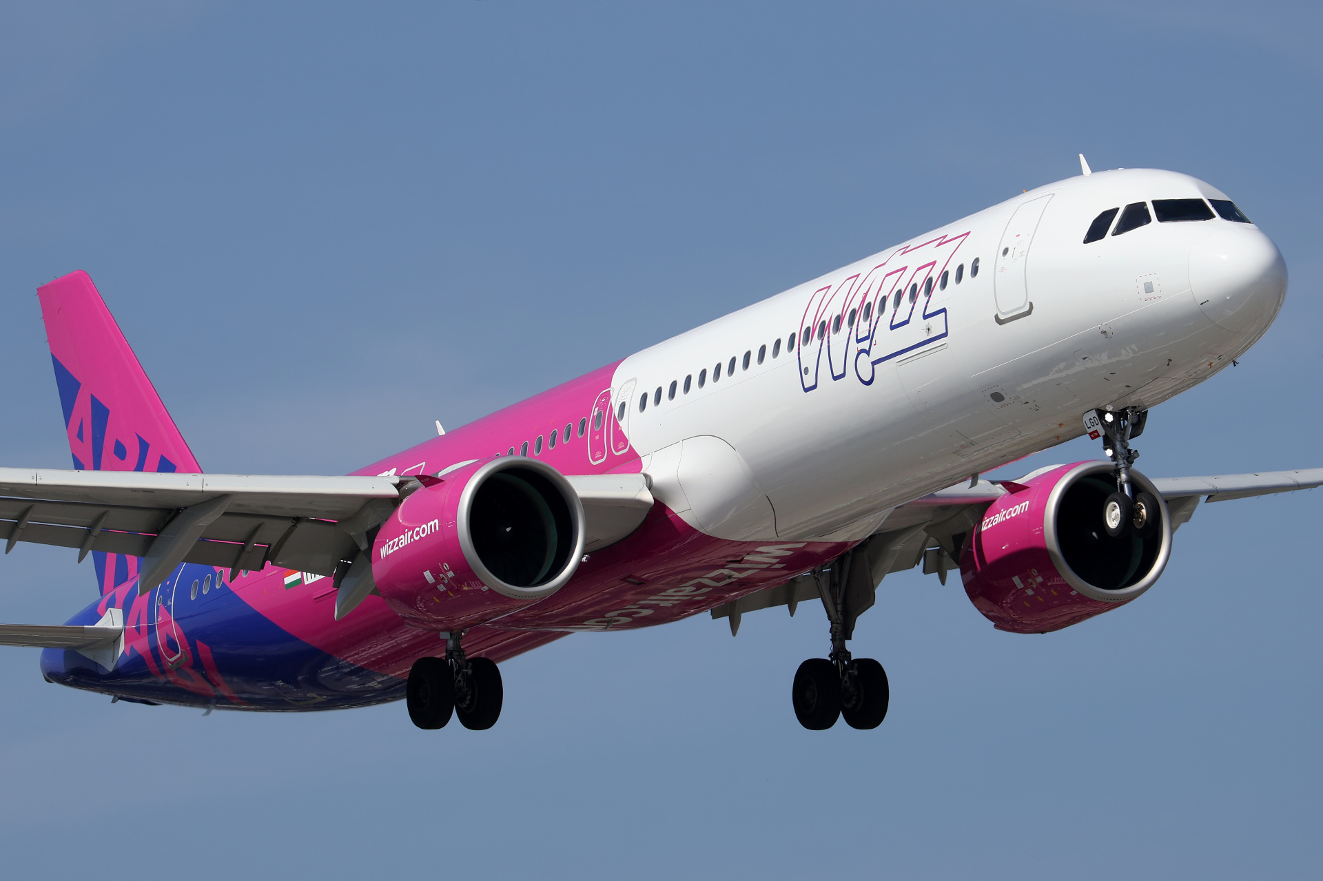 HA-LGD (malowanie Wizz Air Abu Dhabi) (Samoloty » Spotting na EPWA » Airbus A321neo » Wizz Air)