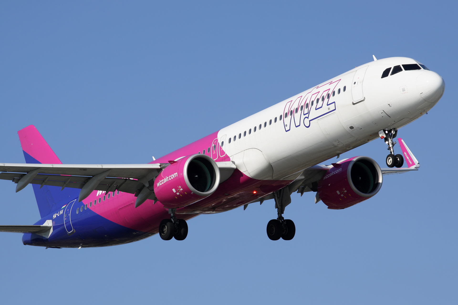 HA-LVA (Samoloty » Spotting na EPWA » Airbus A321neo » Wizz Air)