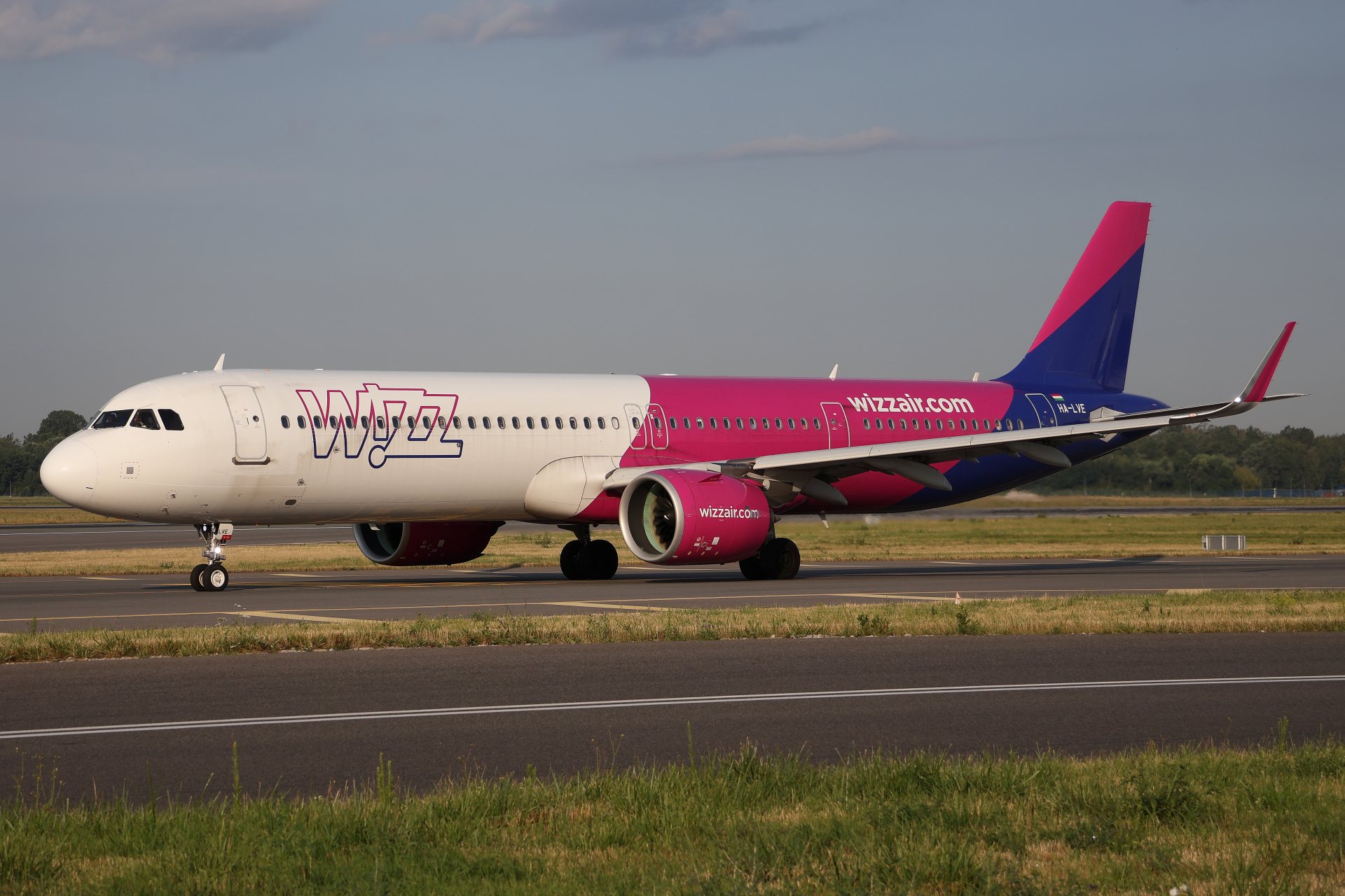 HA-LVE (Samoloty » Spotting na EPWA » Airbus A321neo » Wizz Air)