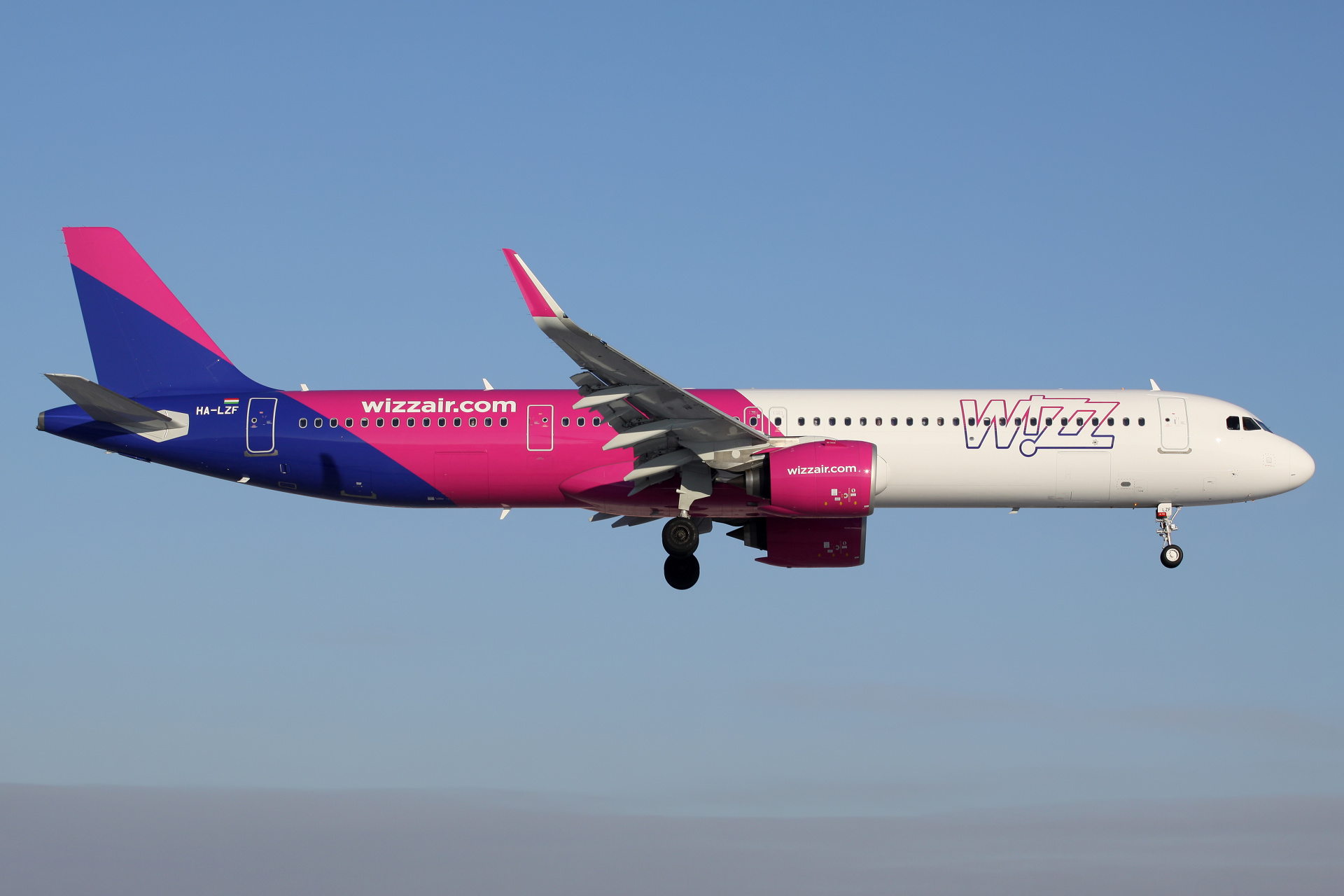 HA-LZF (Samoloty » Spotting na EPWA » Airbus A321neo » Wizz Air)