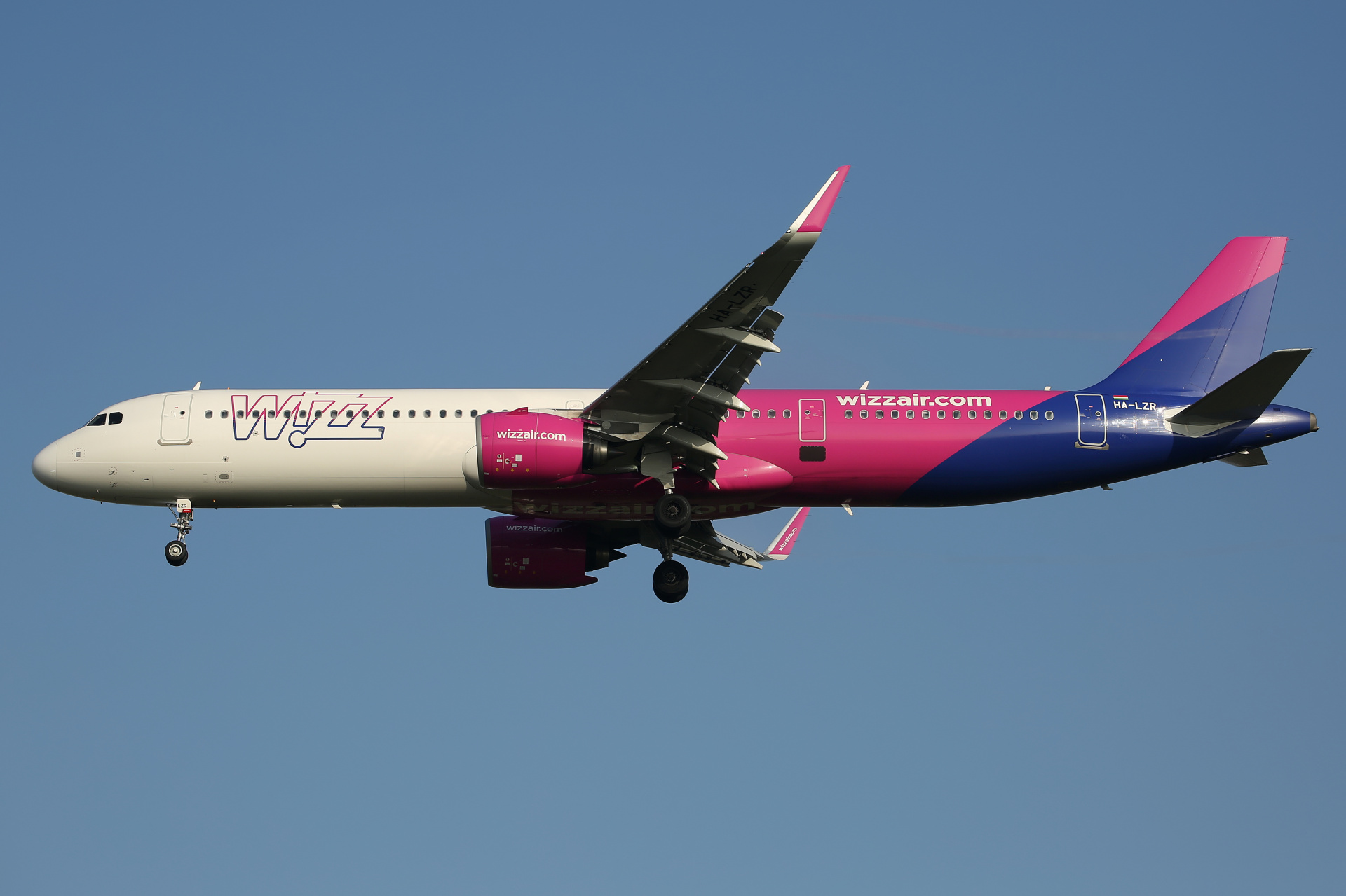 HA-LZR (Samoloty » Spotting na EPWA » Airbus A321neo » Wizz Air)