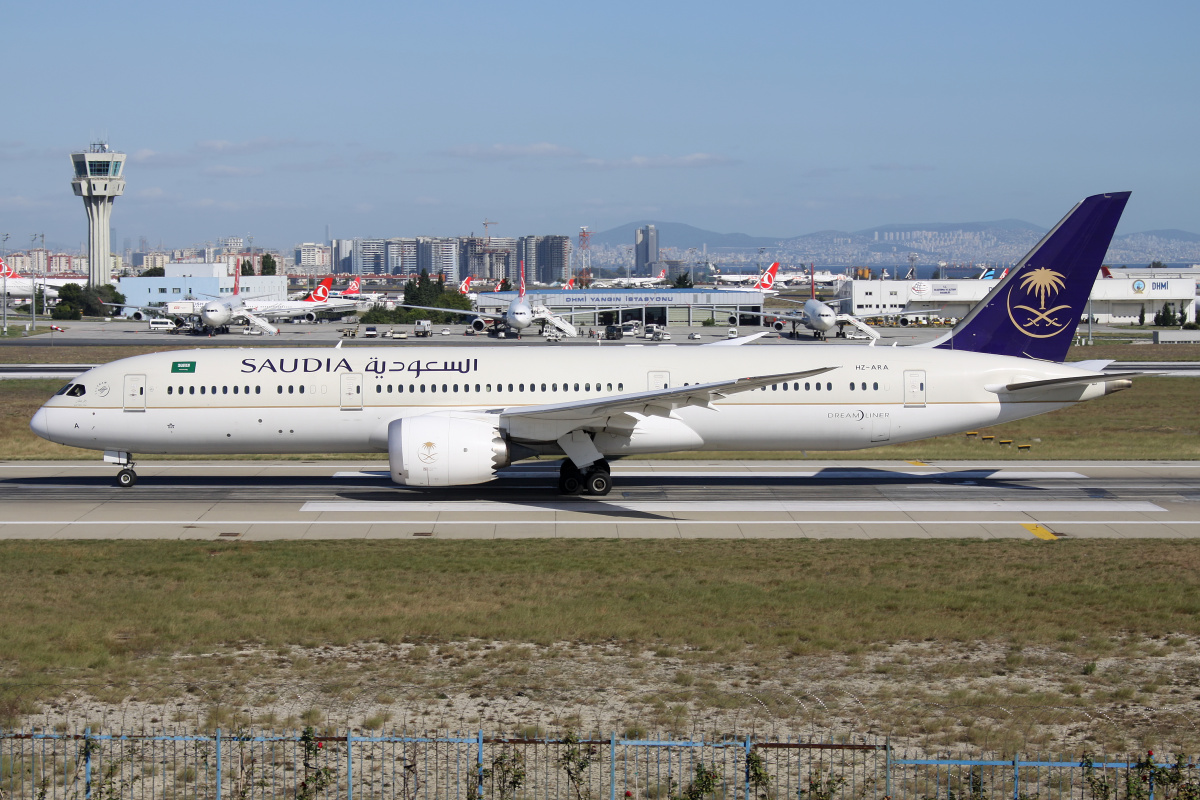 HZ-ARA, Saudi Arabian Airlines (Saudia) (Samoloty » Port Lotniczy im. Atatürka w Stambule » Boeing 787-9 Dreamliner)